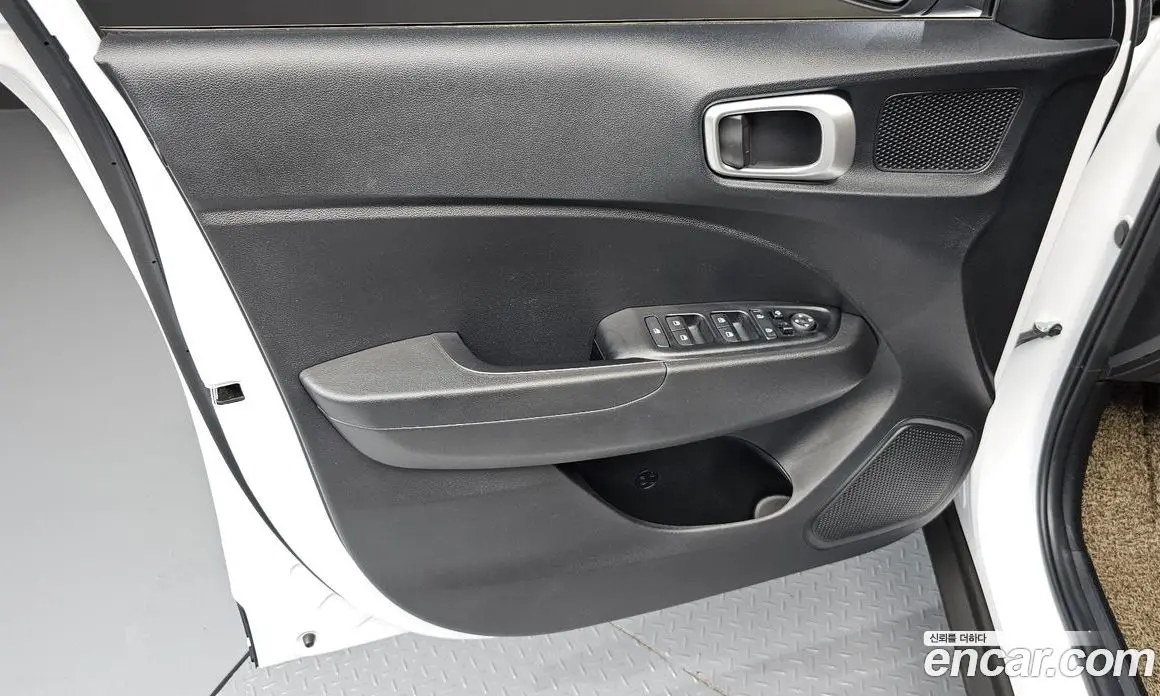 Hyundai Venue 2021 1.6 автомат (гидро), фото 14