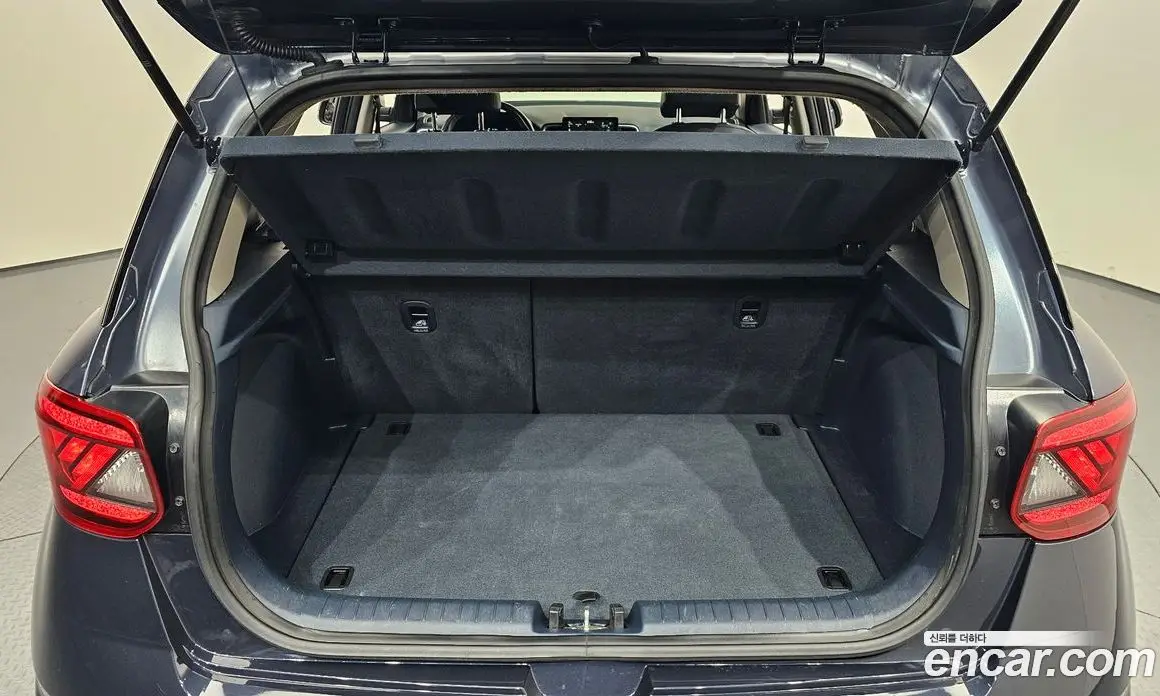 Hyundai Venue 2024 1.6 автомат (гидро), фото 23