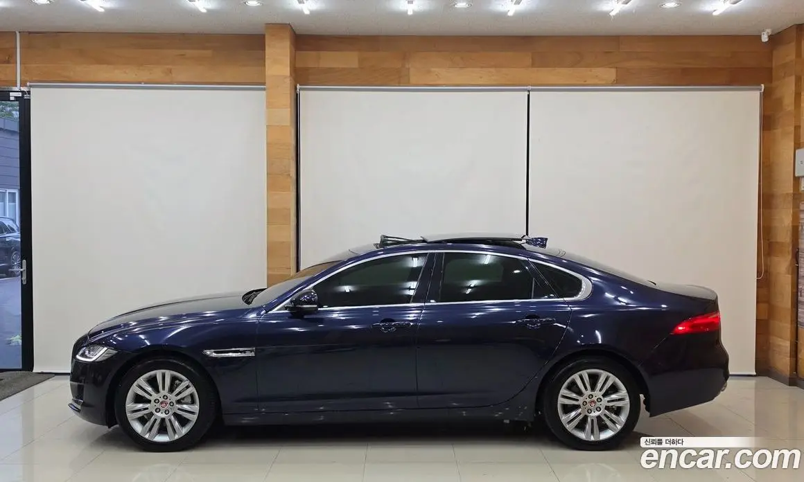 Jaguar XF 2017 2.0 автомат (гидро), фото 5