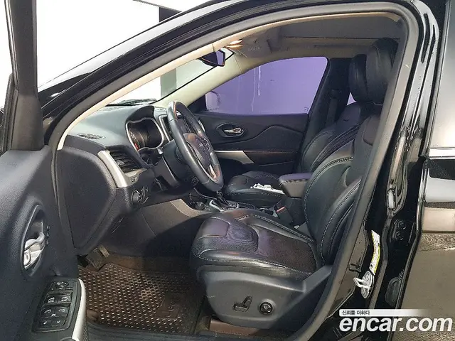 Jeep Cherokee 2017 2.2 автомат (гидро), миниатюра 8