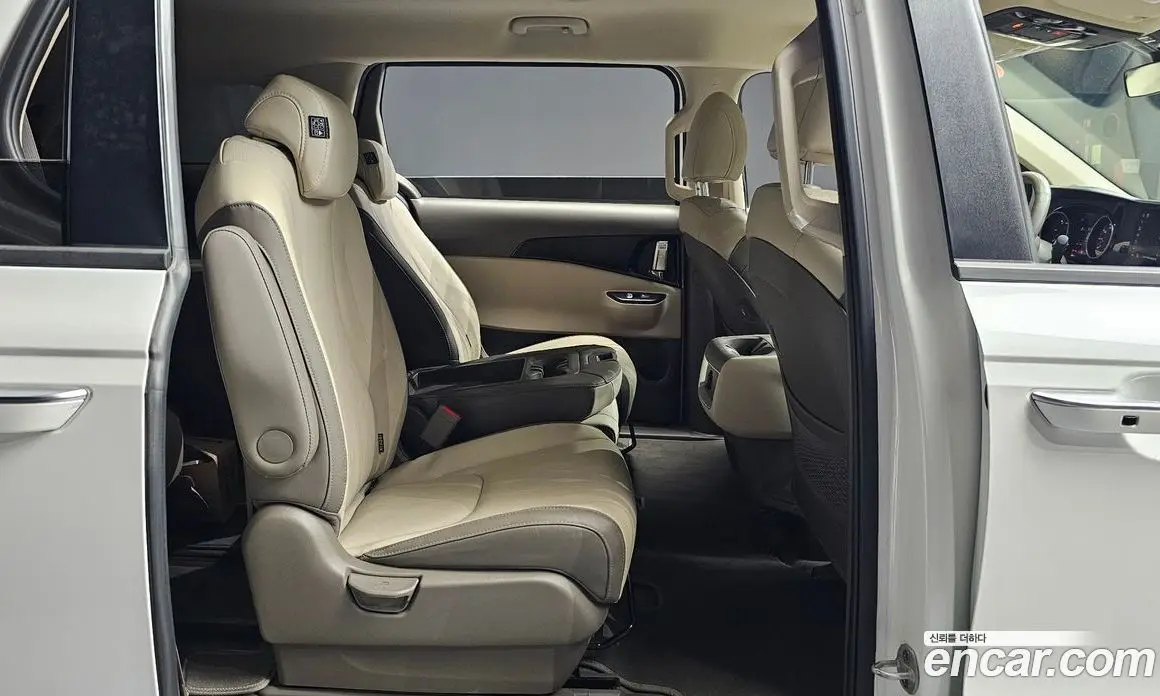 Kia Carnival 2023 2.2 автомат (гидро), фото 18