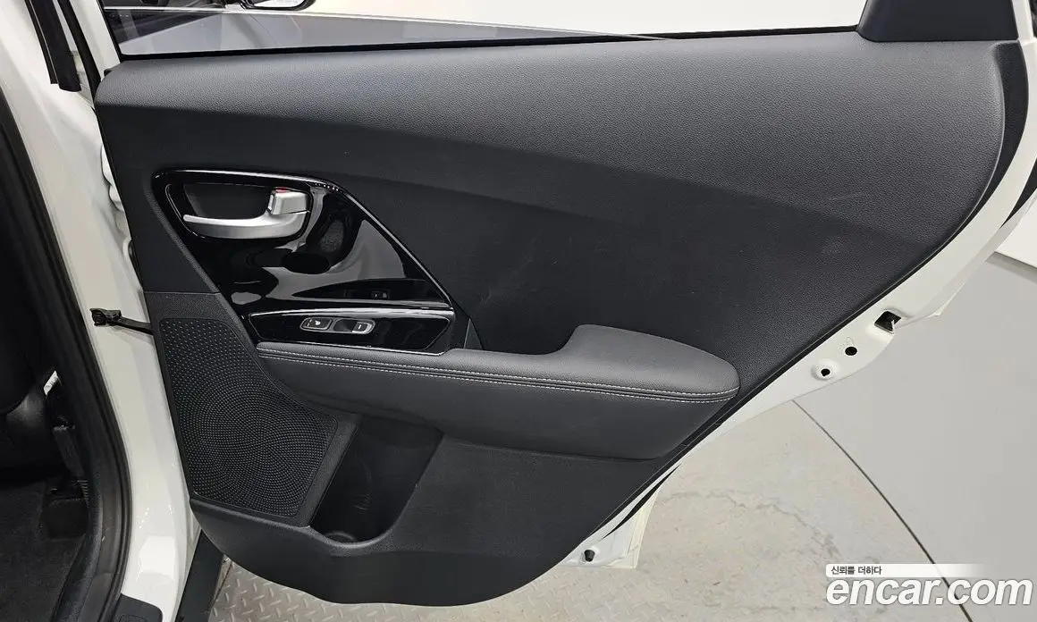 Kia Niro 2021 1.6 автомат (гидро), фото 14