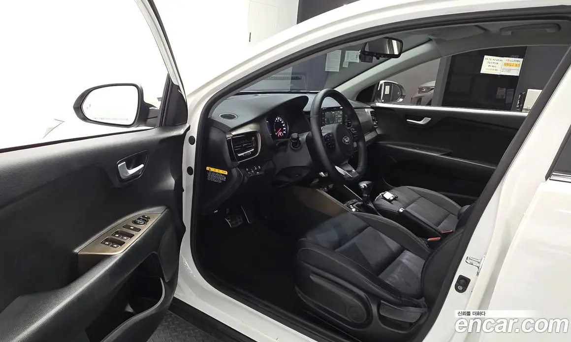 Kia Stonic 2019 1.4 автомат (гидро), фото 13