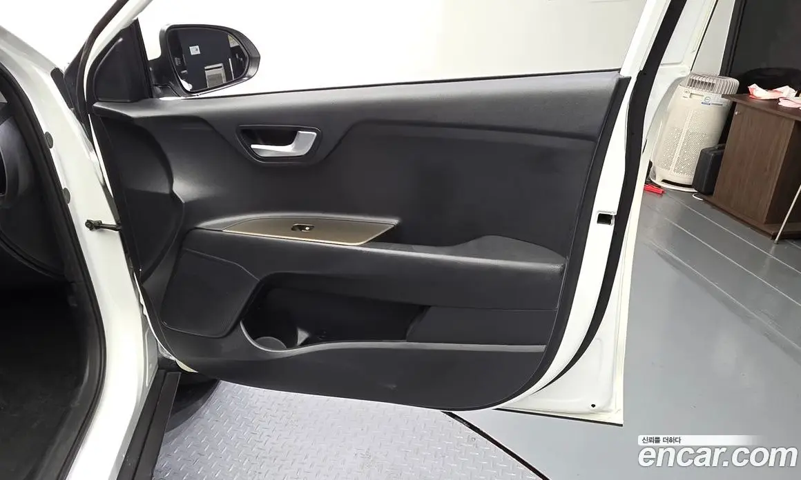 Kia Stonic 2019 1.4 автомат (гидро), фото 14
