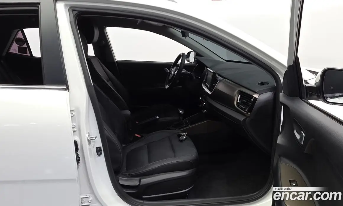 Kia Stonic 2019 1.4 автомат (гидро), фото 16