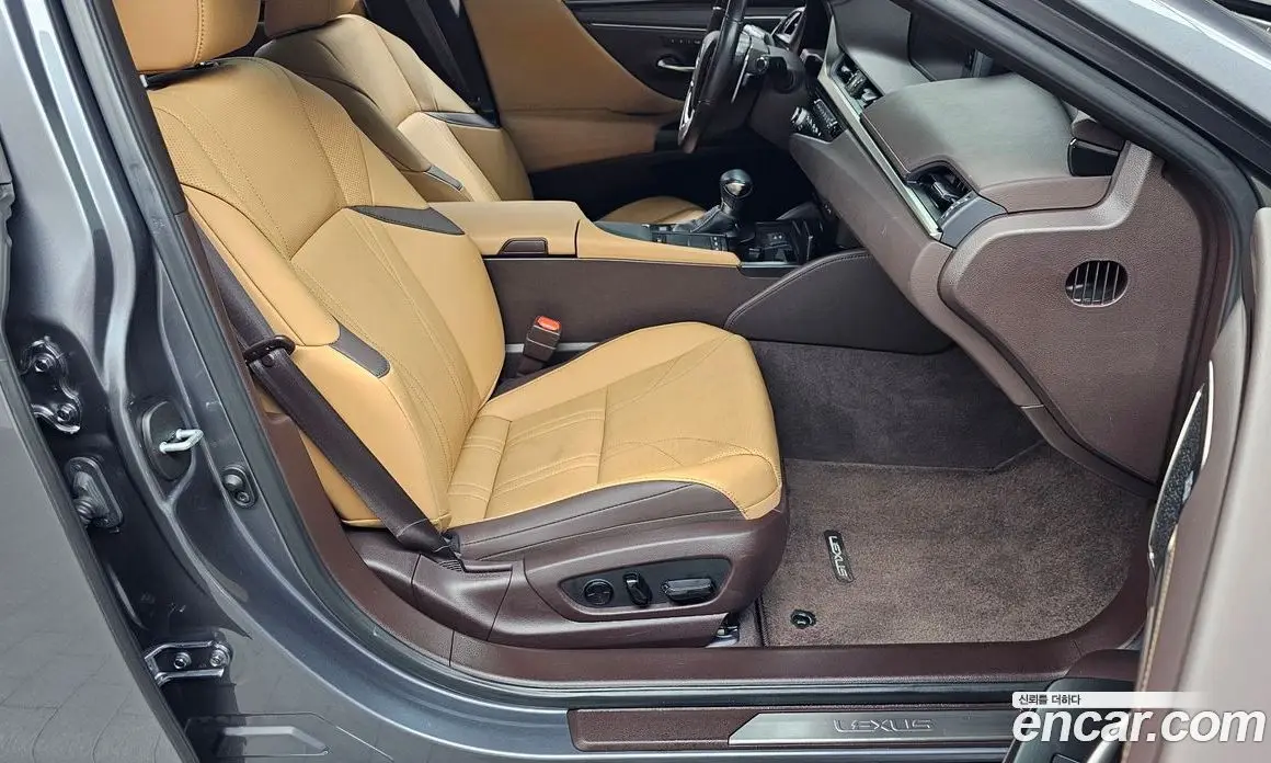 Lexus ES 2021 2.5 автомат (гидро), фото 15
