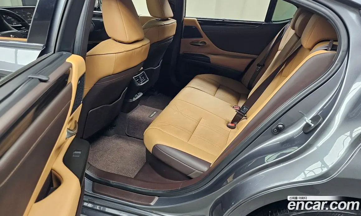 Lexus ES 2021 2.5 автомат (гидро), фото 16