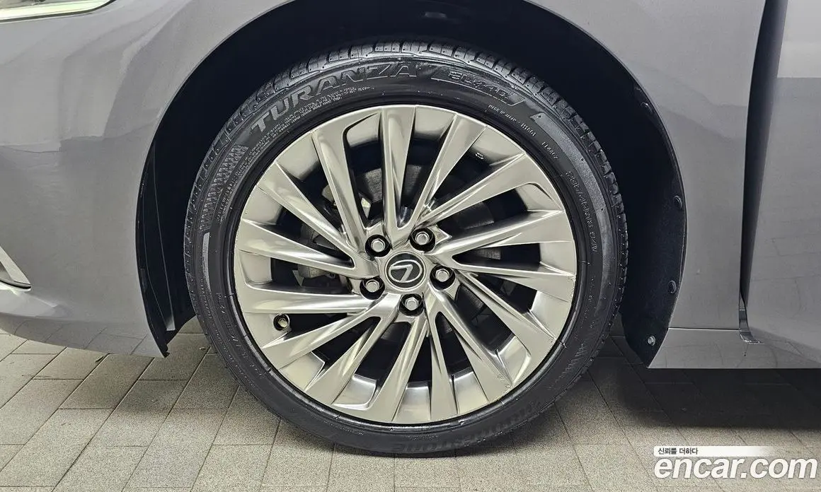 Lexus ES 2021 2.5 автомат (гидро), фото 4