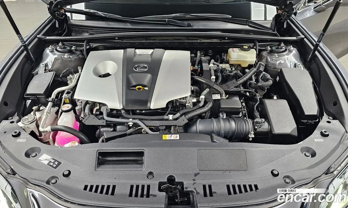 Lexus ES 2021 2.5 автомат (гидро), фото 5