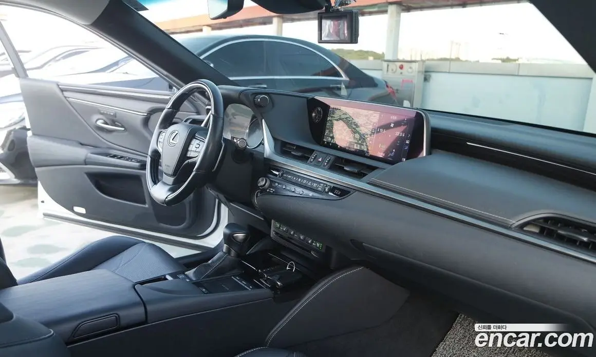 Lexus ES 2021 2.5 автомат (гидро), фото 17