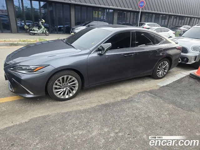 Lexus ES 2024 2.5 автомат (гидро), миниатюра 2