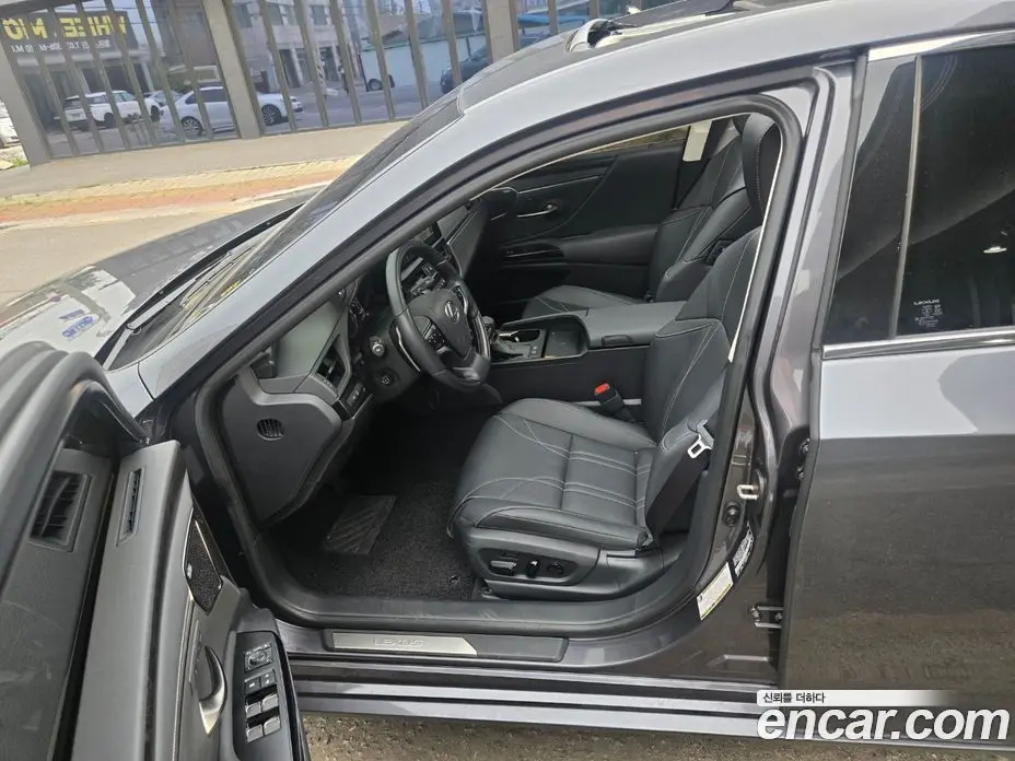 Lexus ES 2024 2.5 автомат (гидро), фото 14