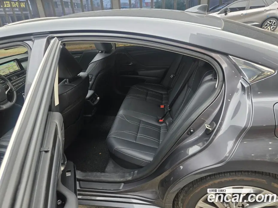 Lexus ES 2024 2.5 автомат (гидро), фото 15
