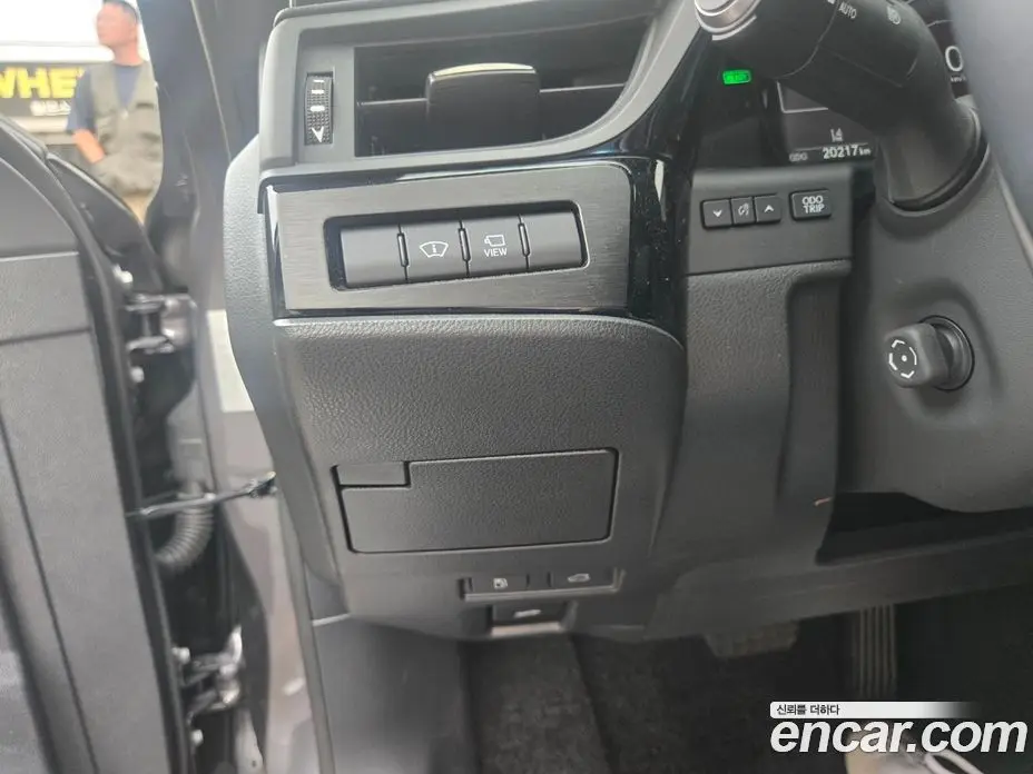 Lexus ES 2024 2.5 автомат (гидро), фото 8