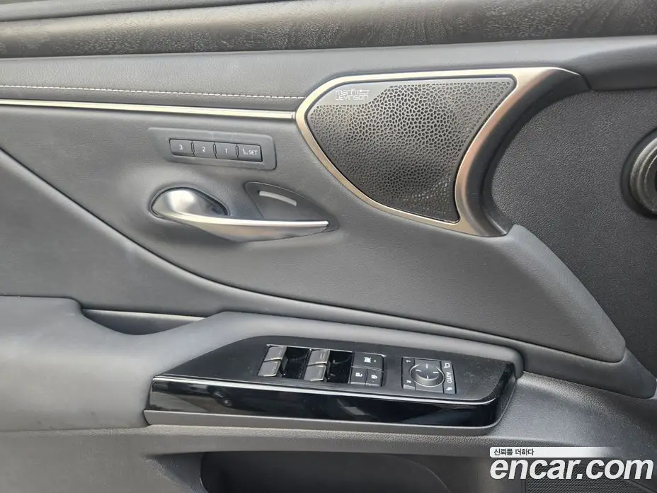 Lexus ES 2024 2.5 автомат (гидро), фото 9