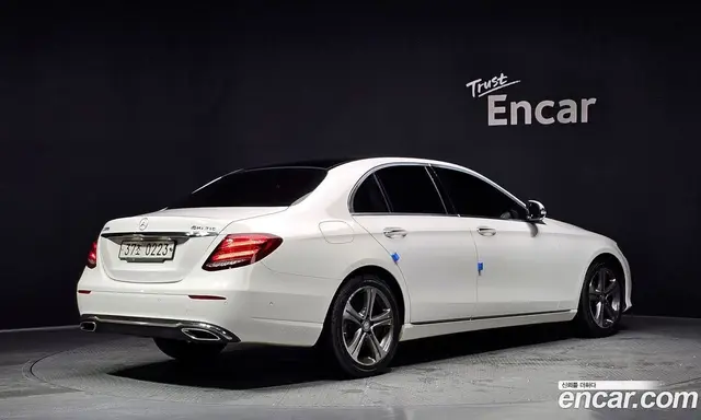 Mercedes-Benz E-Class 2016 2.0 автомат (гидро), миниатюра 2