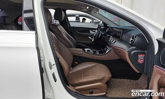 Mercedes-Benz E-Class 2016 2.0 автомат (гидро), миниатюра 11