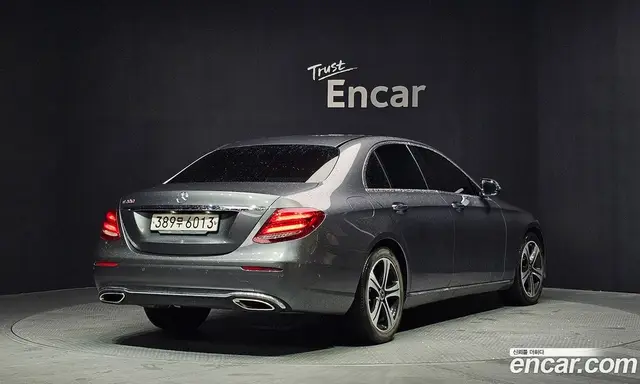 Mercedes-Benz E-Class 2017 2.0 автомат (гидро), миниатюра 2