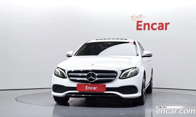 Mercedes-Benz E-Class 2019 2.0 автомат (гидро), миниатюра 3