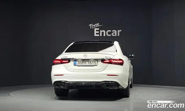 Mercedes-Benz E-Class 2022 2.0 автомат (гидро), миниатюра 4