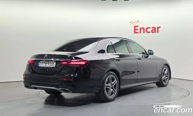 Mercedes-Benz E-Class 2023 2.0 автомат (гидро), миниатюра 2