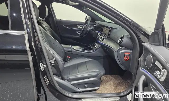 Mercedes-Benz E-Class 2023 2.0 автомат (гидро), миниатюра 11