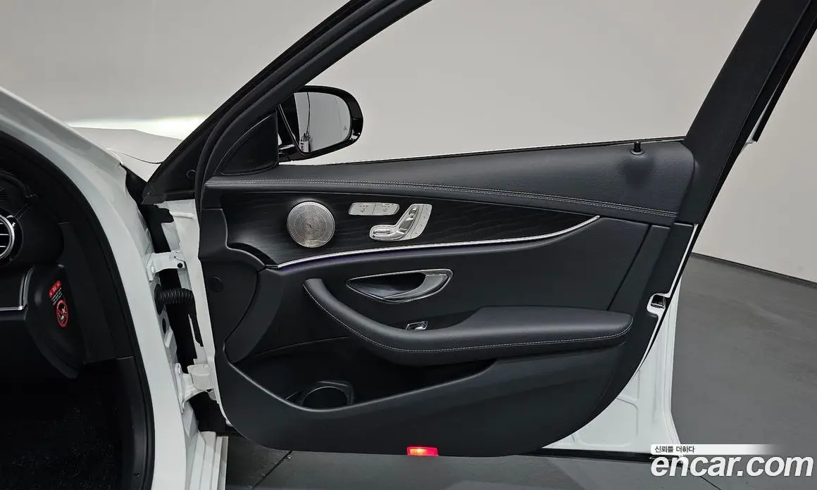 Mercedes-Benz E-Class 2023 2.0 автомат (гидро), фото 13