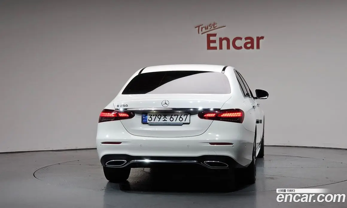 Mercedes-Benz E-Class 2023 2.0 автомат (гидро), фото 3