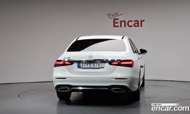 Mercedes-Benz E-Class 2023 2.0 автомат (гидро), миниатюра 3