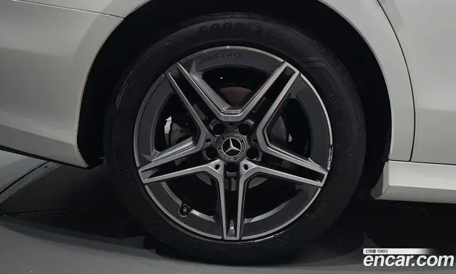 Mercedes-Benz E-Class 2023 2.0 автомат (гидро), миниатюра 6