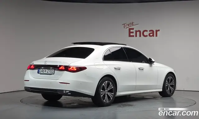 Mercedes-Benz E-Class 2024 2.0 автомат (гидро), миниатюра 2