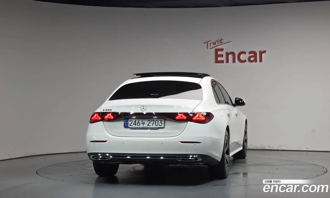 Mercedes-Benz E-Class 2024 2.0 автомат (гидро), фото 4