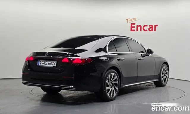 Mercedes-Benz E-Class 2024 2.0 автомат (гидро), миниатюра 2