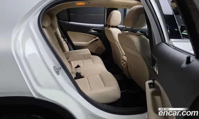 Mercedes-Benz GLA-Class 2019 2.0 автомат (гидро), миниатюра 12