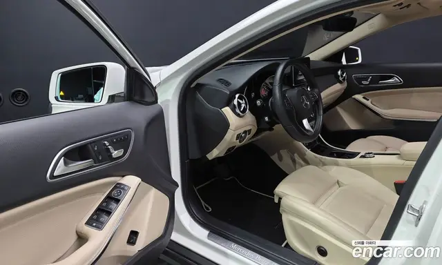 Mercedes-Benz GLA-Class 2019 2.0 автомат (гидро), миниатюра 10