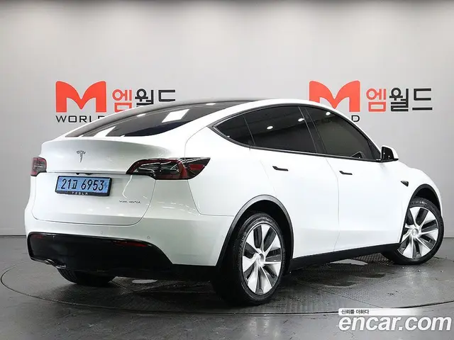 Tesla Model Y 2022 0.2 автомат (гидро), миниатюра 3