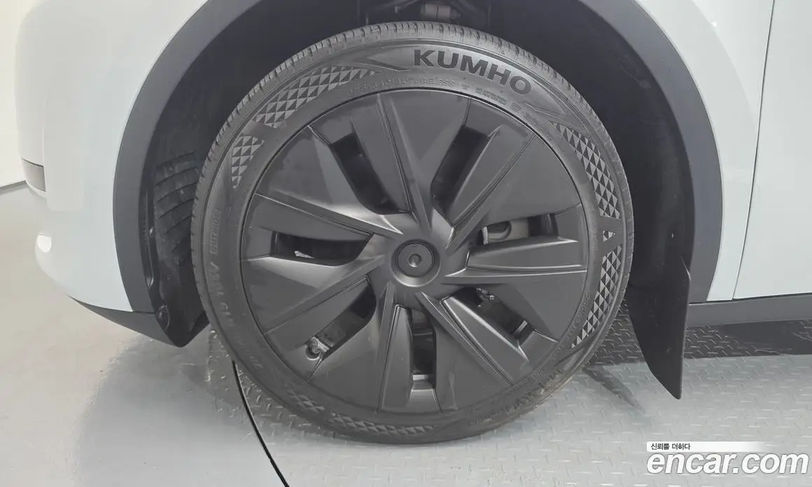 Tesla Model Y 2024 0.2 автомат (гидро), фото 5