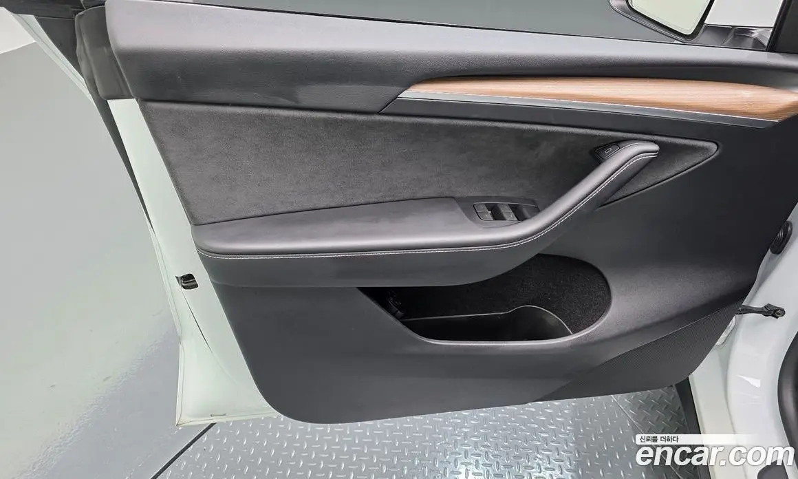 Tesla Model Y 2024 0.2 автомат (гидро), фото 14