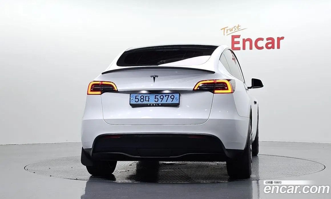 Tesla Model Y 2024 0.2 автомат (гидро), фото 4