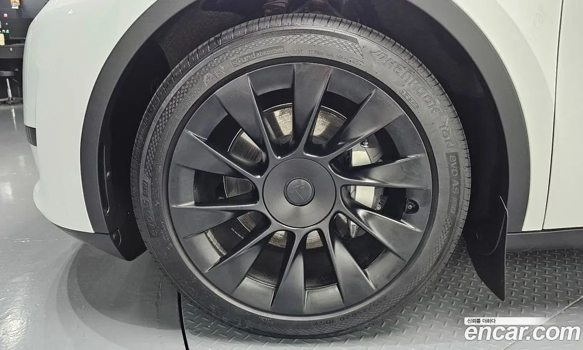 Tesla Model Y 2024 0.2 автомат (гидро), фото 5