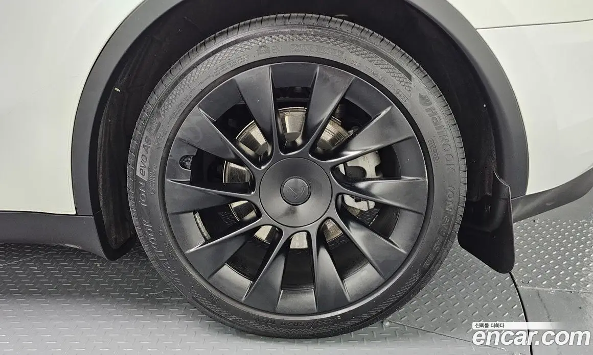 Tesla Model Y 2024 0.2 автомат (гидро), фото 7