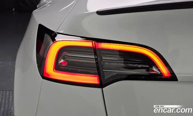 Tesla Model Y 2024 0.2 автомат (гидро), миниатюра 9