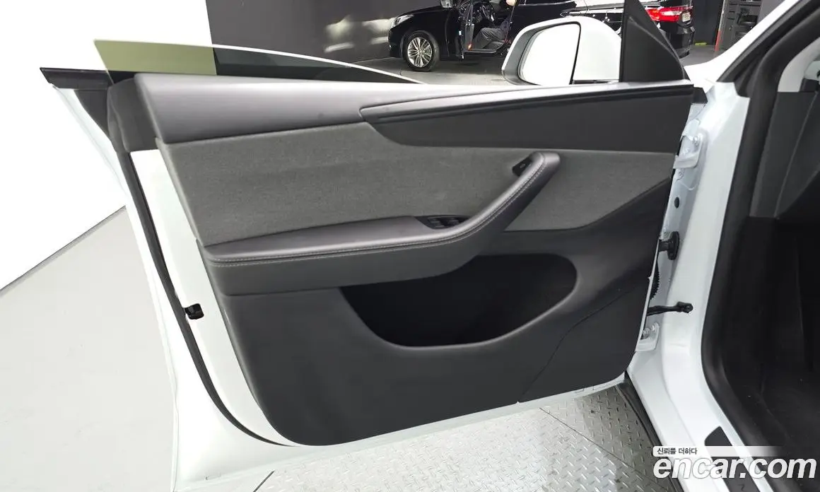 Tesla Model Y 2025 0.2 автомат (гидро), фото 14
