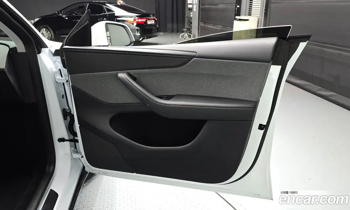 Tesla Model Y 2025 0.2 автомат (гидро), фото 15