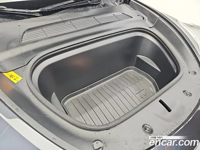 Tesla Model Y 2025 автомат (гидро), миниатюра 5