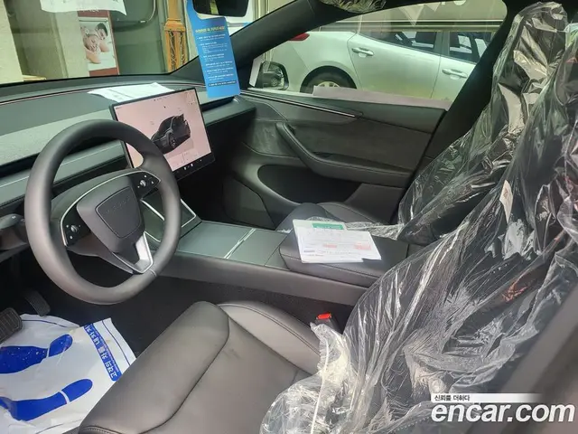 Tesla Model Y 2026 автомат (гидро), миниатюра 3