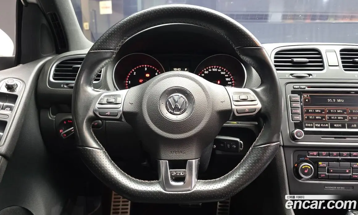 Volkswagen Golf 2013 2.0 автомат (гидро), фото 13