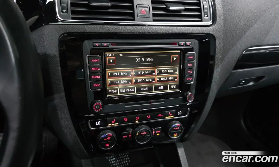 Volkswagen Jetta 2015 2.0 автомат (гидро), фото 14