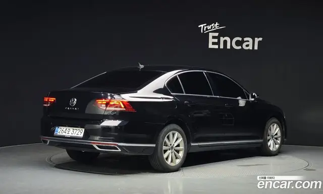 Volkswagen Passat 2021 2.0 автомат (гидро), миниатюра 2