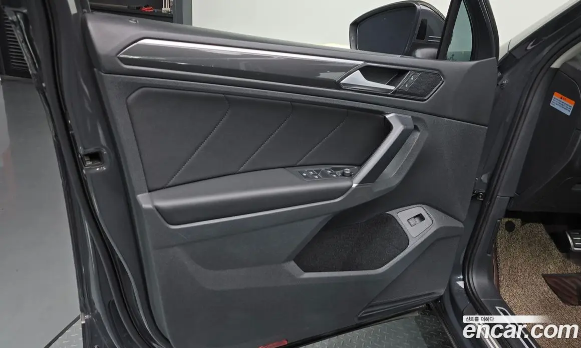 Volkswagen Tiguan 2018 2.0 автомат (гидро), фото 13